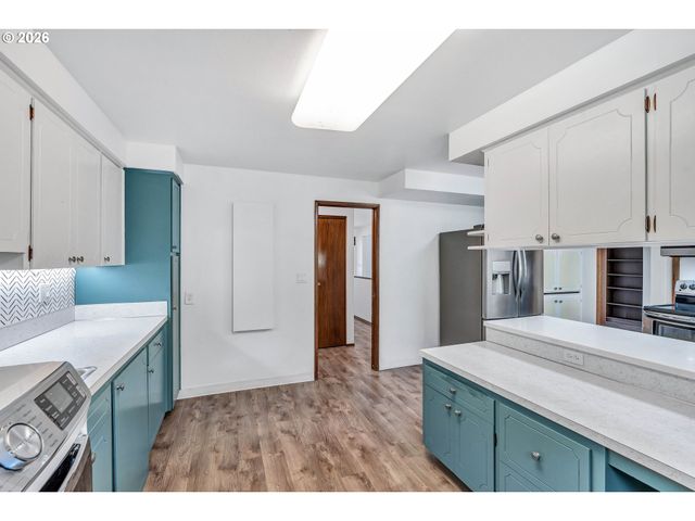 8025 Sw SCHILLER Rd, Portland, OR 97225
