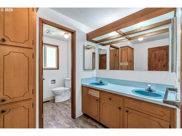 8025 Sw SCHILLER Rd, Portland, OR 97225