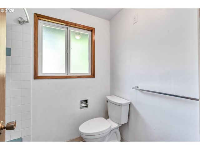 8025 Sw SCHILLER Rd, Portland, OR 97225