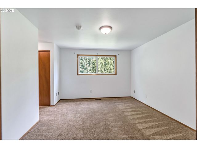 8025 Sw SCHILLER Rd, Portland, OR 97225