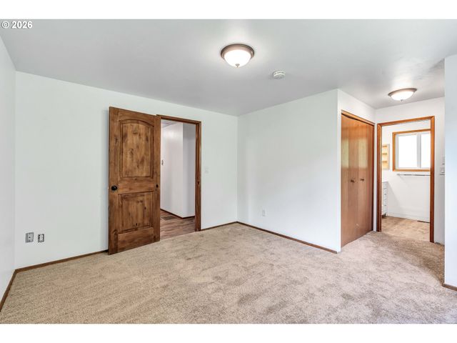 8025 Sw SCHILLER Rd, Portland, OR 97225