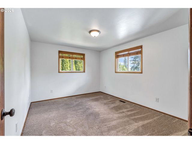 8025 Sw SCHILLER Rd, Portland, OR 97225