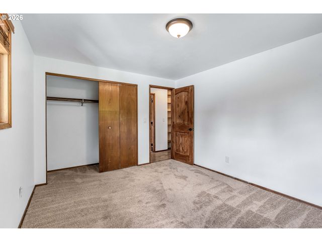 8025 Sw SCHILLER Rd, Portland, OR 97225