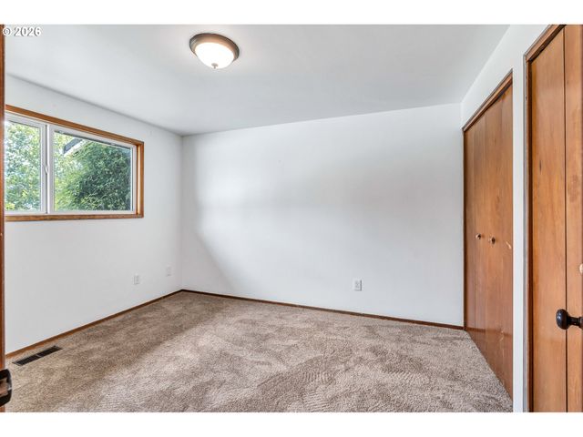 8025 Sw SCHILLER Rd, Portland, OR 97225