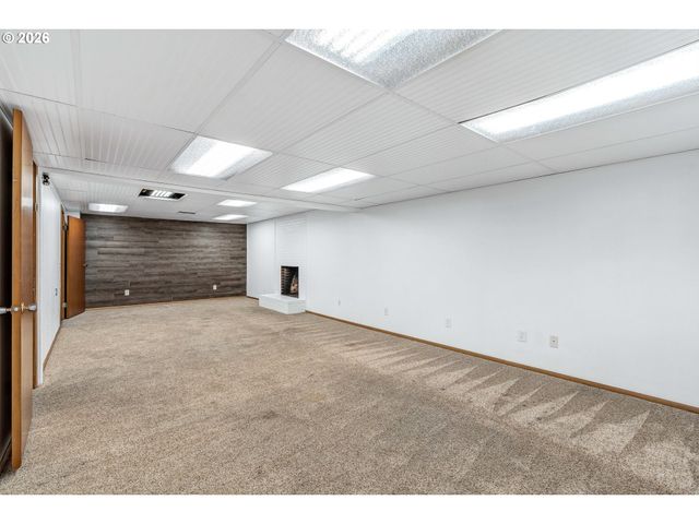 8025 Sw SCHILLER Rd, Portland, OR 97225