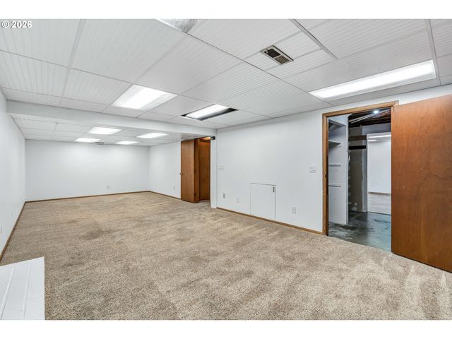 8025 Sw SCHILLER Rd, Portland, OR 97225