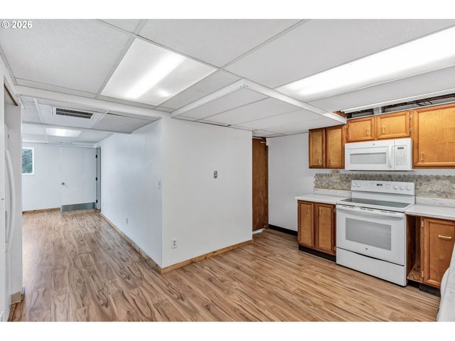 8025 Sw SCHILLER Rd, Portland, OR 97225