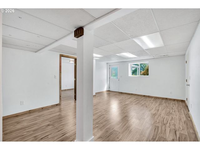 8025 Sw SCHILLER Rd, Portland, OR 97225