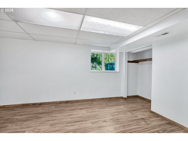 8025 Sw SCHILLER Rd, Portland, OR 97225