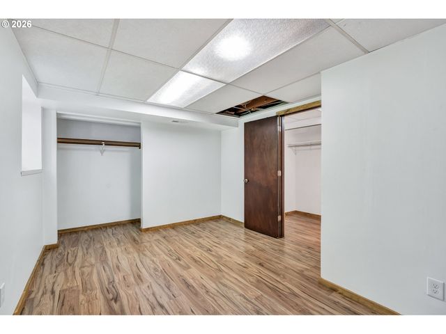 8025 Sw SCHILLER Rd, Portland, OR 97225
