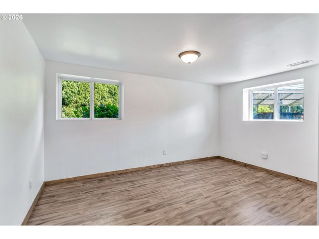 8025 Sw SCHILLER Rd, Portland, OR 97225
