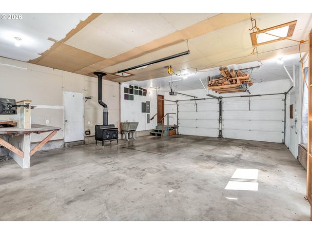 8025 Sw SCHILLER Rd, Portland, OR 97225