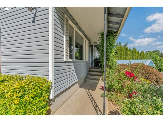 8025 Sw SCHILLER Rd, Portland, OR 97225