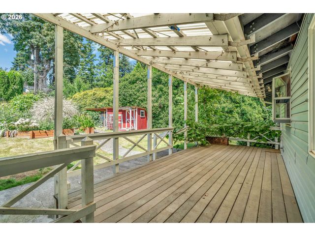 8025 Sw SCHILLER Rd, Portland, OR 97225