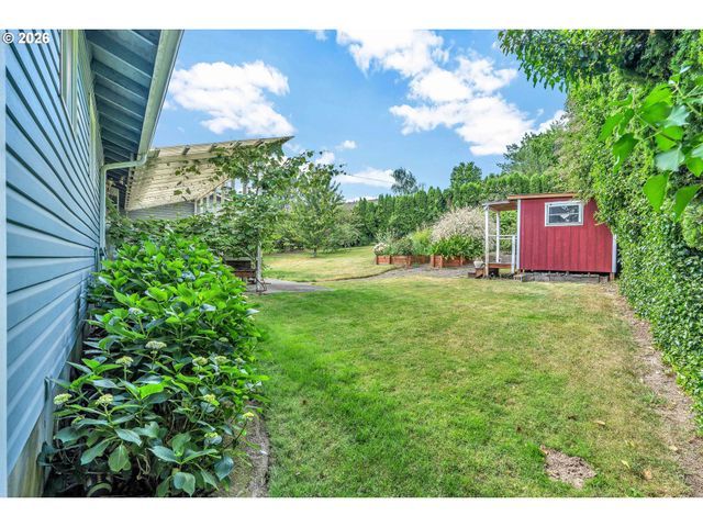 8025 Sw SCHILLER Rd, Portland, OR 97225