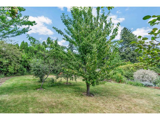 8025 Sw SCHILLER Rd, Portland, OR 97225
