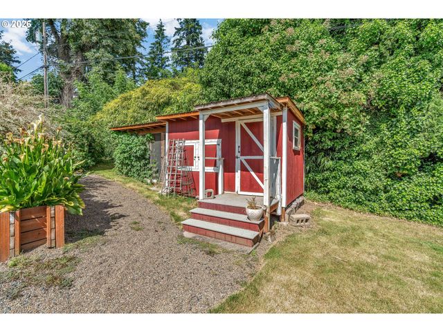 8025 Sw SCHILLER Rd, Portland, OR 97225