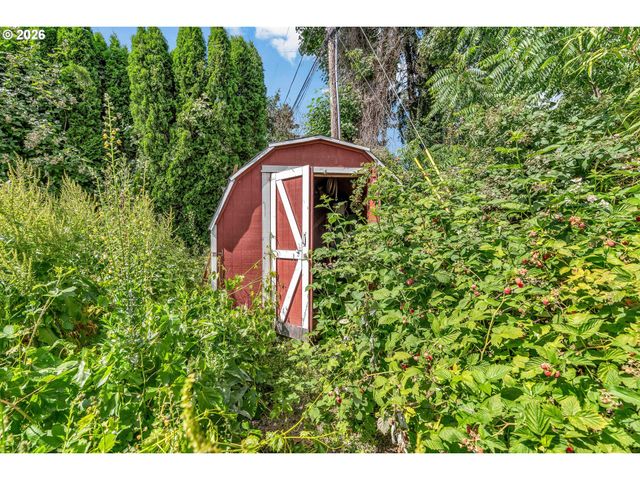 8025 Sw SCHILLER Rd, Portland, OR 97225