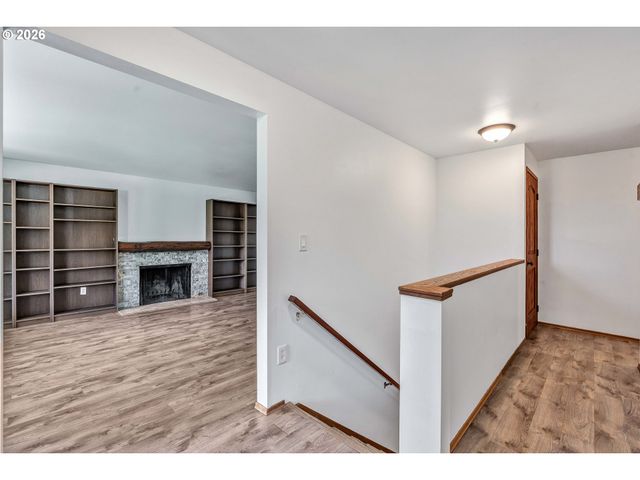 8025 Sw SCHILLER Rd, Portland, OR 97225
