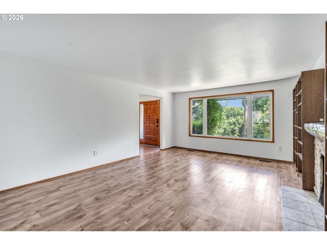8025 Sw SCHILLER Rd, Portland, OR 97225