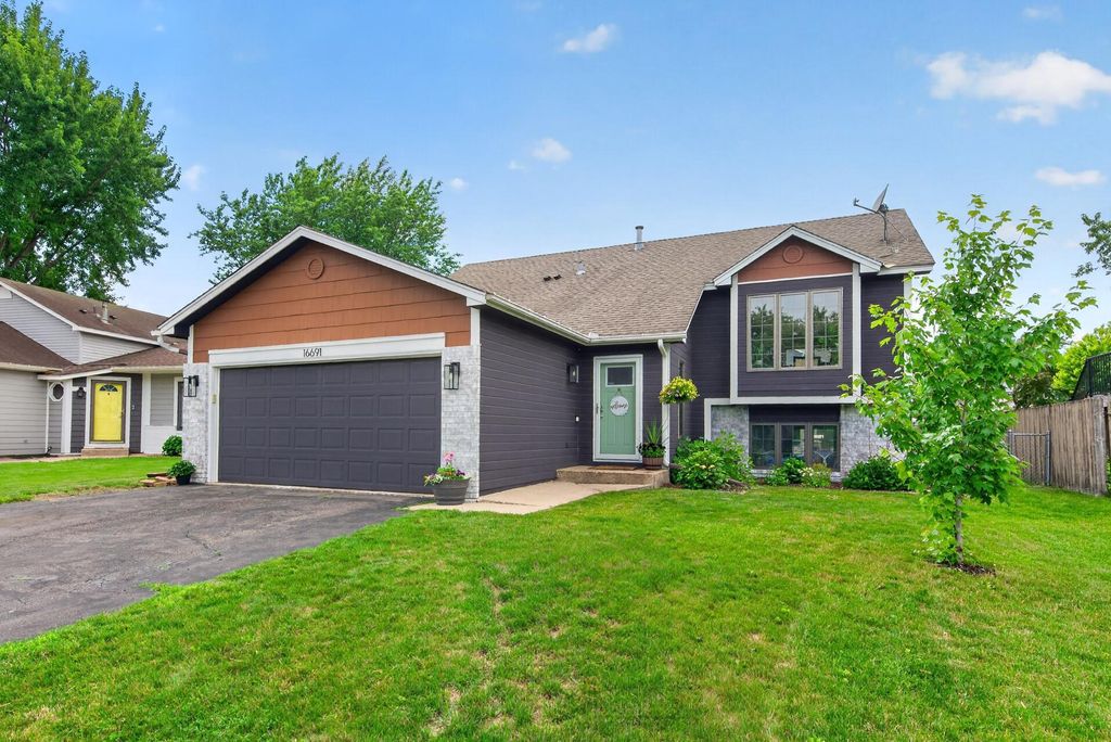 16691 Javelin Avenue, Lakeville, MN 55044