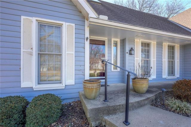 1941 E Frontier Lane, Olathe, KS 66062