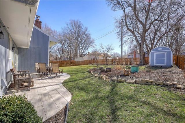 1941 E Frontier Lane, Olathe, KS 66062