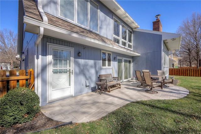 1941 E Frontier Lane, Olathe, KS 66062