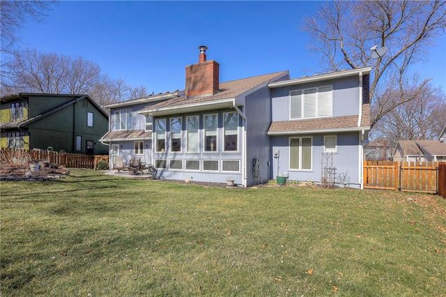 1941 E Frontier Lane, Olathe, KS 66062