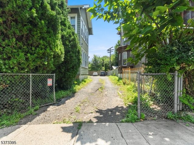 98 Ashland Ave, East Orange City, NJ 07017