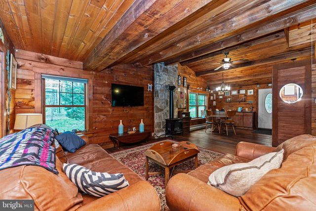 209 TOWNSHIP LINE RD, Schwenksville, PA 19473