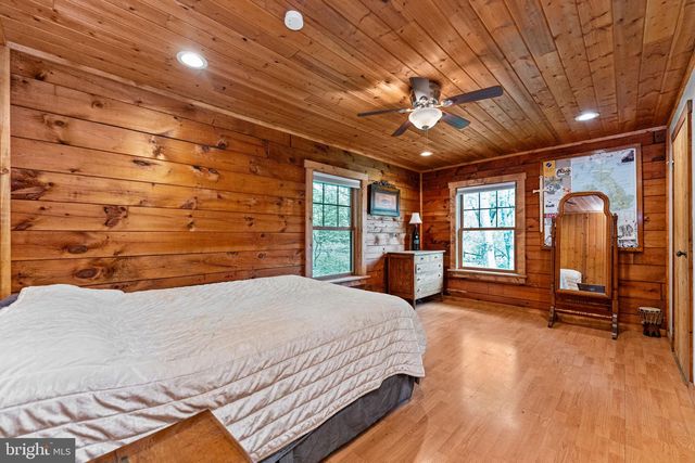209 TOWNSHIP LINE RD, Schwenksville, PA 19473