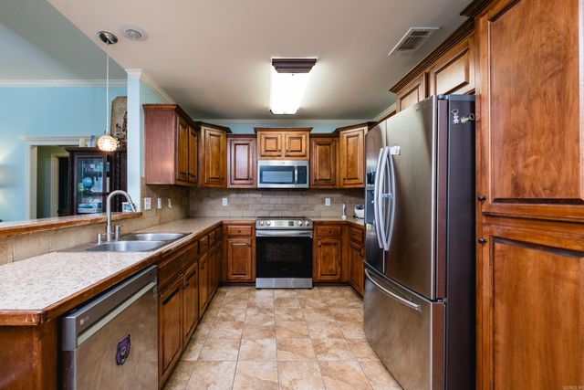 2115 Magna Carta Ln, Bryant, AR 72022