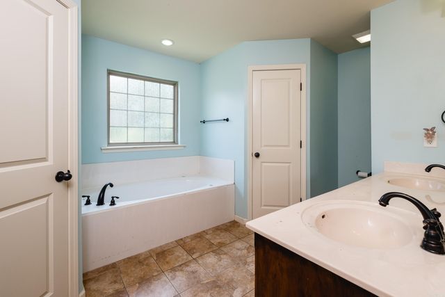 2115 Magna Carta Ln, Bryant, AR 72022