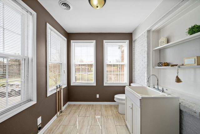 1716 Merritt Dr, Clarksville, TN 37043