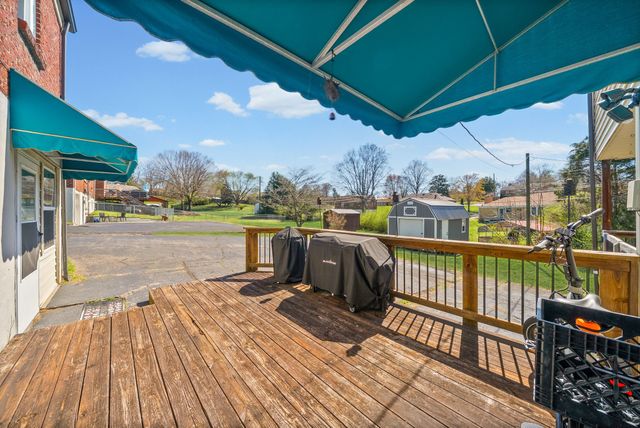 1716 Merritt Dr, Clarksville, TN 37043