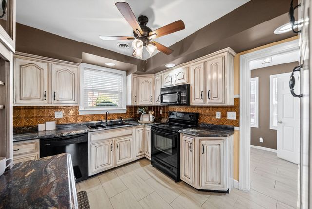 1716 Merritt Dr, Clarksville, TN 37043