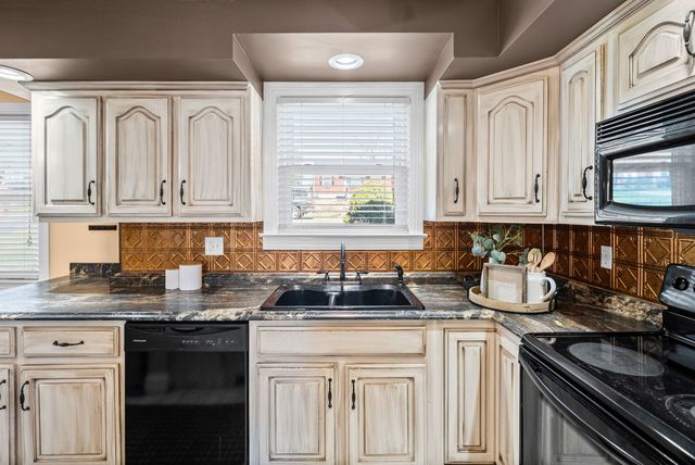 1716 Merritt Dr, Clarksville, TN 37043