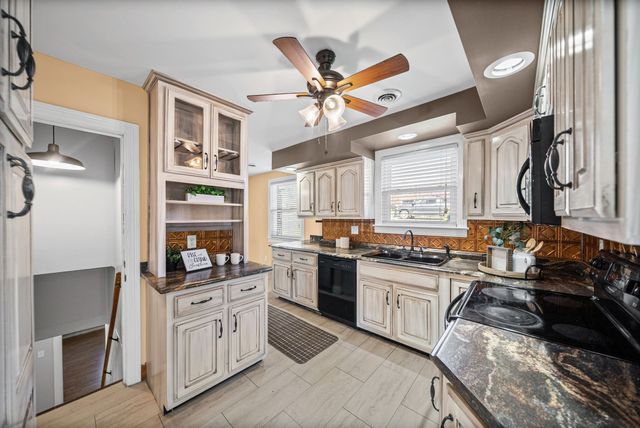 1716 Merritt Dr, Clarksville, TN 37043