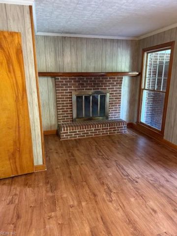 2921 Frying Pan Farm LN, Hayes, VA 23072
