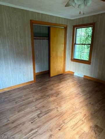 2921 Frying Pan Farm LN, Hayes, VA 23072