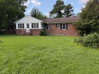 2921 Frying Pan Farm Ln LN, Hayes, VA 23072