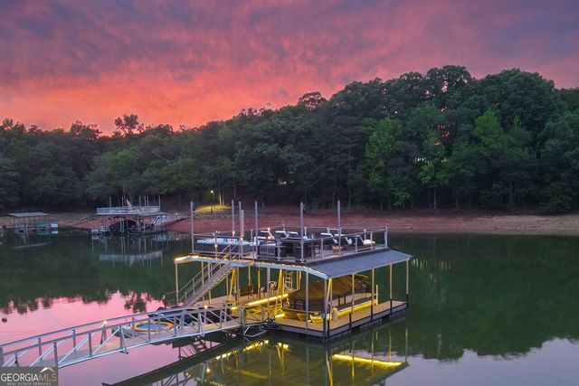 305 Lakeshore Drive, Hartwell, GA 30643