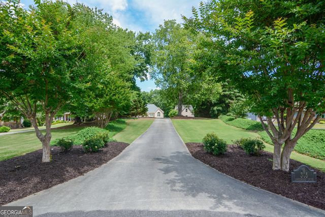 305 Lakeshore Drive, Hartwell, GA 30643