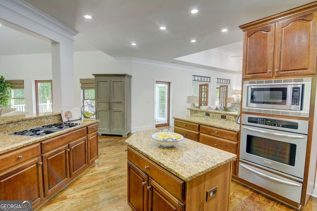305 Lakeshore Drive, Hartwell, GA 30643