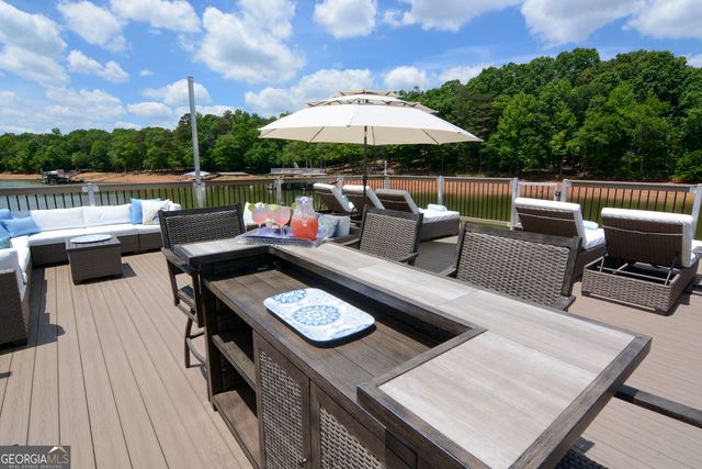 305 Lakeshore Drive, Hartwell, GA 30643