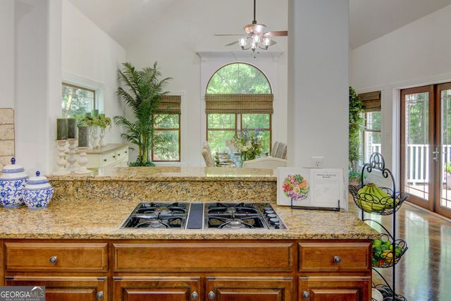 305 Lakeshore Drive, Hartwell, GA 30643