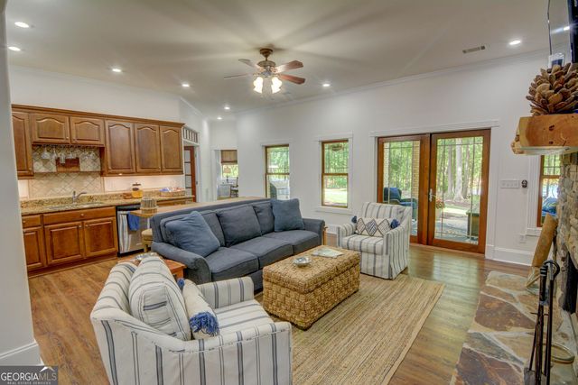 305 Lakeshore Drive, Hartwell, GA 30643