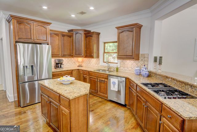 305 Lakeshore Drive, Hartwell, GA 30643