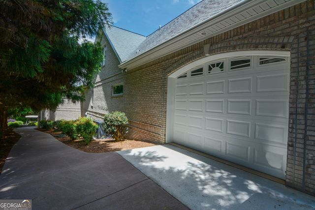 305 Lakeshore Drive, Hartwell, GA 30643